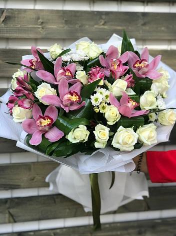 Букет цветов из: Розы и Хризантемы в Тиликтино