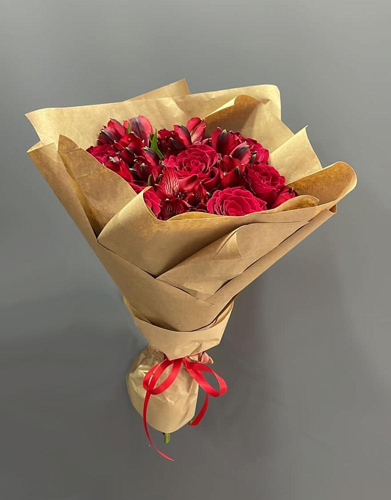 Букет цветов из: Альстромерии и Розы в Тиликтино