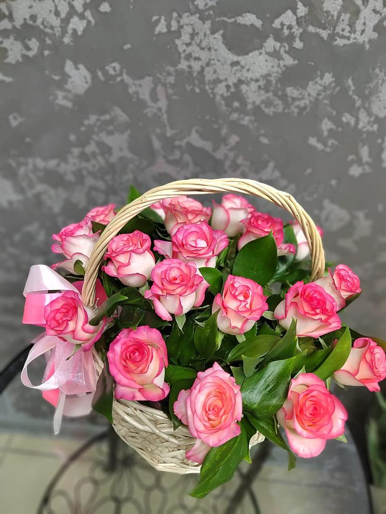 Цветочная композиция из Розы в корзине в Тиликтино