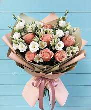 Букет цветов из:  Розы, Альстромерии и Лизиантусы в Тиликтино