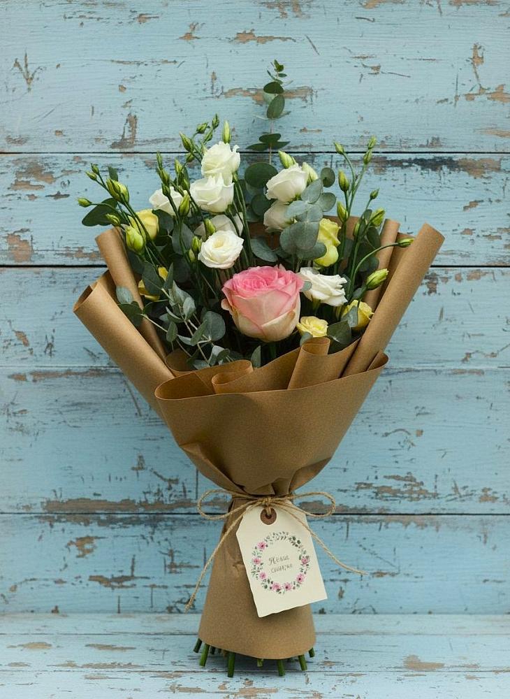 Букет цветов из: Розы и Лизиантусы в Тиликтино