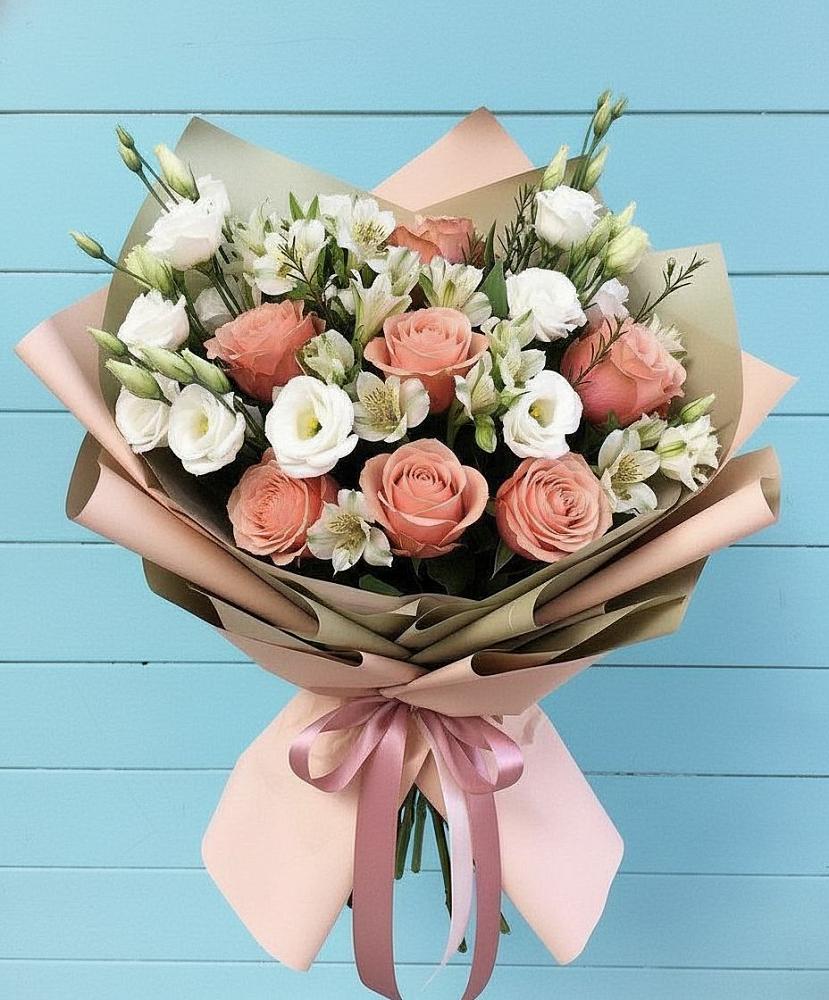 Букет цветов из: Розы, Альстромерии и Лизиантусы в Тиликтино