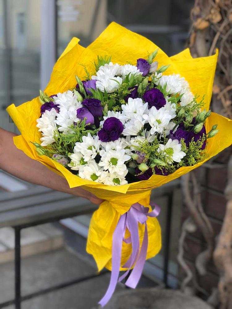 Букет цветов из: Ирисы, Хризантемы и Ромашки в Тиликтино