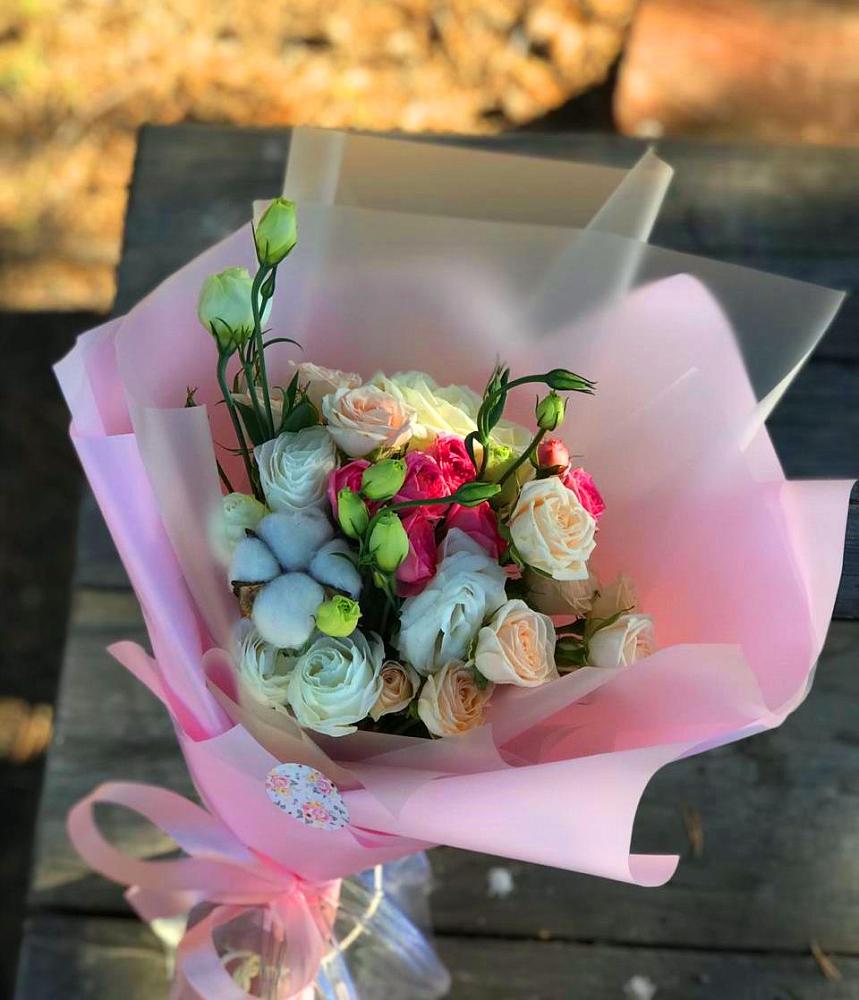 Букет цветов из: Розы и Лизиантусы в Тиликтино