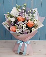 Букет цветов из:  Лизиантусы, Розы, Альстромерии и Гипсофила в Тиликтино