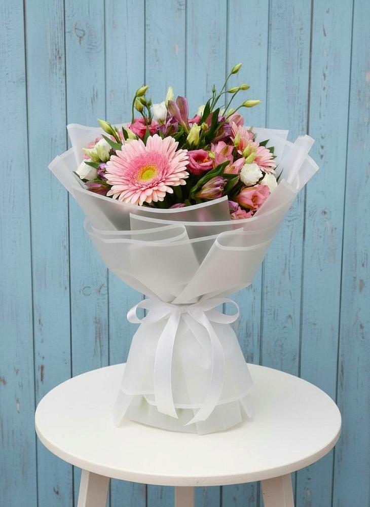 Букет цветов из: Герберы, Альстромерии и Лизиантусы в Тиликтино