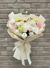 Букет цветов из:  Гвоздики, Розы, Лизиантусы и Хризантемы в Тиликтино