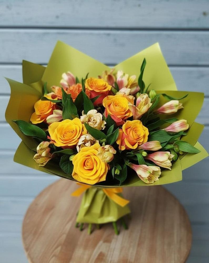 Букет цветов из: Альстромерии и Розы в Тиликтино