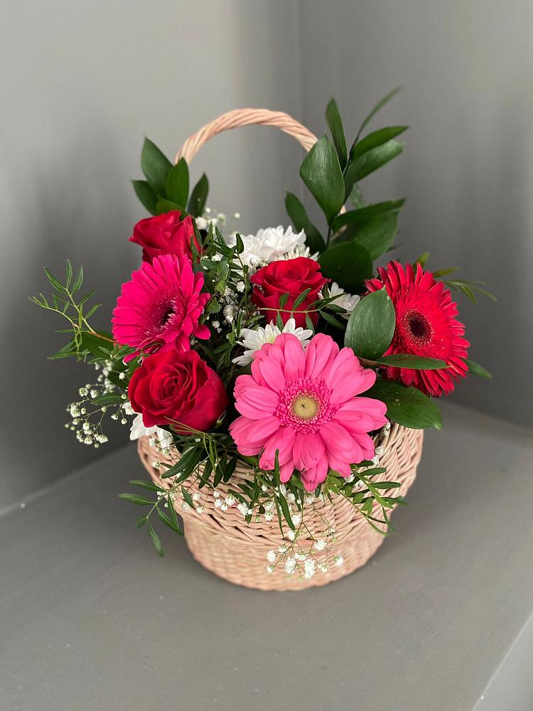 Цветочная композиция из Розы, Хризантемы и Герберы в корзине в Тиликтино