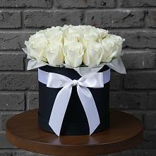 Цветочная композиция из Розы в шляпной коробке в Тиликтино