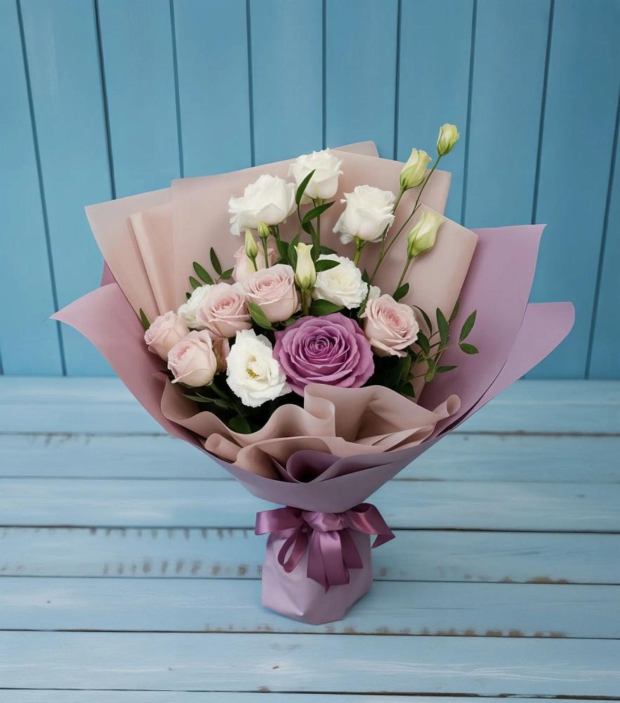 Букет цветов из: Розы и Лизиантусы в Тиликтино